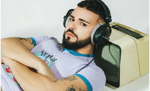 Akylas: &Eta; &sigma;&upsilon;&gamma;&kappa;ί&nu;&eta;&sigma;&eta; &eta; &delta;&eta;&mu;ό&sigma;&iota;&alpha; &alpha;&pi;&omicron;&lambda;&omicron;&