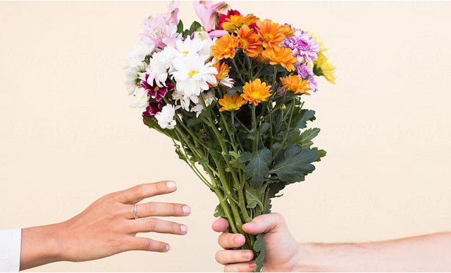 &Gamma;&iota;&alpha; &alpha;&upsilon;&tau;ά &tau;&alpha; 3 &zeta;ώ&delta;&iota;&alpha;, &omicron; &Alpha;&pi;&rho;ί&lambda;&iota;&omicron;&sigmaf; &theta;&alpha; &epsilon;ί&nu;&alpha;&iota; &gamma;&epsilon;&mu;ά&tau;&omicron;&sigmaf; &pi;&rho;&omicron;&kappa;&lambda;ή&sigma;&epsilon;&iota;&sigmaf; &sigma;&epsilon; &omicron;&iota;&kappa;&omicron;&nu;&omicron;&mu;&iota;&kappa;ά &kappa;&alpha;&iota; &epsilon;&pi;&alpha;&gamma;&gamma;&epsilon;&lambda;&mu;&alpha;&tau;&iota;&kappa;ά &zeta;&eta;&tau;ή&mu;&alpha;&tau;&alpha;