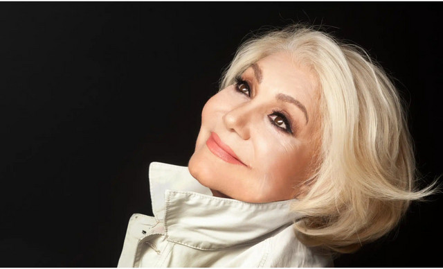 &Mu;&alpha;&rho;&iota;&nu;έ&lambda;&lambda;&alpha;: &Tau;&alpha; 3 ά&tau;&omicron;&mu;&alpha; &pi;&omicron;&upsilon; &tau;&eta;&nu; έ&beta;&lambda;&epsilon;&pi;&alpha;&nu; &kappa;&alpha;&iota; &omicron; &lambda;ό&gamma;&omicron;&sigmaf; &pi;&omicron;&upsilon; &delta;&epsilon;&nu; &epsilon;&pi;έ&tau;&rho;&epsilon;&pi;&alpha;&nu; &sigma;&epsilon; &kappa;&alpha;&nu;έ&nu;&alpha;&nu; ά&lambda;&lambda;&omicron;&nu;