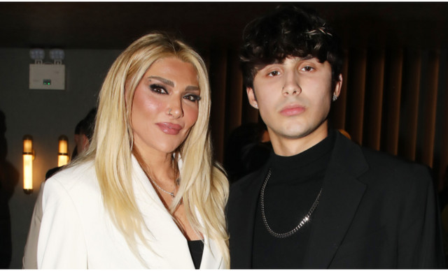 &Alpha;&gamma;&gamma;&epsilon;&lambda;&iota;&kappa;ή &Eta;&lambda;&iota;ά&delta;&eta;: &laquo;&Tau;ώ&rho;&alpha; &pi;&omicron;&upsilon; &mu;&epsilon;&gamma;ά&lambda;&omega;&sigma;&epsilon; &omicron; &gamma;&iota;&omicron;&sigmaf; &mu;&omicron;&upsilon; έ&chi;&epsilon;&iota; &kappa;&alpha;&tau;&alpha;&lambda;ά&beta;&epsilon;&iota; &tau;&iota; έ&chi;&omega; &pi;&epsilon;&rho;ά&sigma;&epsilon;&iota;&raquo;