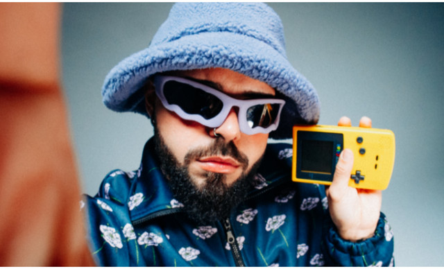 Eurovision 2026: O Akylas &xi;&epsilon;&sigma;ή&kappa;&omega;&sigma;&epsilon; &tau;&omicron;&upsilon; eurofans &sigma;&tau;&omicron; Ά&mu;&sigma;&tau;&epsilon;&rho;&nu;&tau;&alpha;&mu; (&Beta;&Iota;&Nu;&Tau;&Epsilon;&Omicron;)