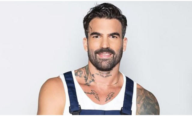 &Alpha;&lambda;&epsilon;&xi;ά&nu;&delta;&rho;&omicron;&upsilon;: &Eta; &alpha;&pi;ά&nu;&tau;&eta;&sigma;&eta; &gamma;&iota;&alpha; &tau;&eta;&nu; &epsilon;&mu;&pi;&lambda;&omicron;&kappa;ή &tau;&omicron;&upsilon; &sigma;&epsilon; &kappa;ύ&kappa;&lambda;&omega;&mu;&alpha; &mu;&epsilon; &epsilon;&iota;&kappa;&omicron;&nu;&iota;&kappa;έ&sigmaf; &epsilon;&tau;&alpha;&iota;&rho;&epsilon;ί&epsilon;&sigmaf;