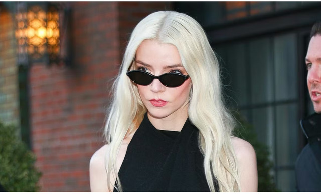 Anya Taylor: &Delta;&epsilon;ί&chi;&nu;&epsilon;&iota; &pi;ώ&sigmaf; &nu;&alpha; &delta;ώ&sigma;&epsilon;&iota;&sigmaf; &phi;&rho;έ&sigma;&kappa;&iota;&alpha; &nu;ό&tau;&alpha; &sigma;&epsilon; έ&nu;&alpha; &delta;&iota;&alpha;&chi;&rho;&omicron;&nu;&iota;&kappa;ό trend