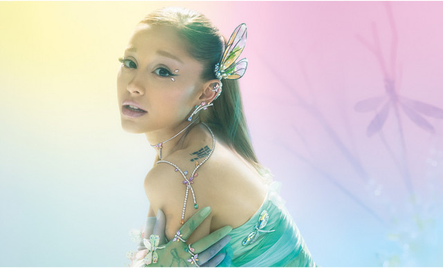 &Eta; Swarovski &pi;&alpha;&rho;&omicron;&upsilon;&sigma;&iota;ά&zeta;&epsilon;&iota; &tau;&eta; &delta;&epsilon;ύ&tau;&epsilon;&rho;&eta; capsule &sigma;&upsilon;&lambda;&lambda;&omicron;&gamma;ή &sigma;&epsilon; &sigma;&upsilon;&nu;&epsilon;&rho;&gamma;&alpha;&sigma;ί&alpha; &mu;&epsilon; &tau;&eta;&nu; Ariana Grande