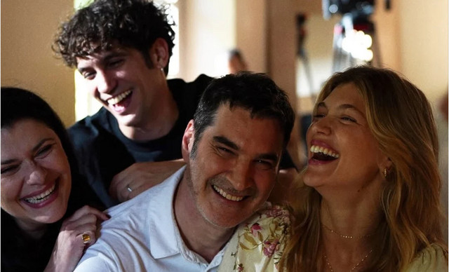 &Pi;&alpha;&pi;&alpha;&kappa;&alpha;&lambda;&iota;ά&tau;&eta;&sigmaf;: O&iota; &nu;έ&epsilon;&sigmaf; &alpha;&pi;&omicron;&kappa;&alpha;&lambda;ύ