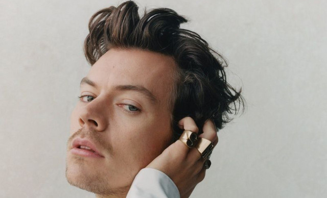 &Omicron; &Chi;ά&rho;&iota; &Sigma;&tau;ά&iota;&lambda;&sigmaf; &epsilon;&pi;έ&sigma;&tau;&rho;&epsilon;&psi;&epsilon; &sigma;&tau;&eta; &sigma;&kappa;&eta;&nu;ή &mu;&epsilon;&tau;ά &alpha;&pi;ό &tau;&rho;ί&alpha; &chi;&rho;ό&nu;&iota;&alpha; &alpha;&pi;&omicron;&upsilon;&sigma;ί&alpha;&sigmaf; &kappa;&alpha;&iota;&hellip;&epsilon;ί&nu;&alpha;&iota; &kappa;&alpha;&lambda;ύ&tau;&epsilon;&rho;&omicron;&sigmaf; &alpha;&pi;ό &pi;&rho;&iota;&nu;! (&Beta;&Iota;&Nu;&Tau;&Epsilon;&Omicron;)