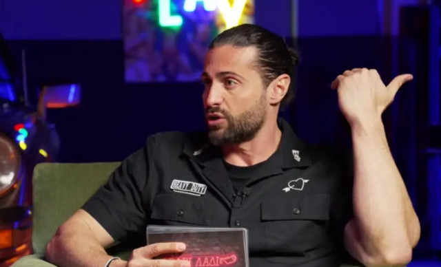 &Alpha;&iota;&phi;&nu;&iota;&delta;&iota;ά&zeta;&epsilon;&iota; &omicron; &Beta;&alpha;&sigma;ά&lambda;&omicron;&sigmaf;: &laquo;Έ&chi;&omega; &pi;ά&rho;&alpha; &pi;&omicron;&lambda;&lambda;έ&sigmaf; &phi;ί&lambda;&epsilon;&sigmaf; &gamma;&upsilon;&nu;&alpha;ί&kappa;&epsilon;&sigmaf;, &alpha;&pi;&lambda;ά &pi;&rho;έ&pi;&epsilon;&iota; &nu;&alpha; &epsilon;ί&nu;&alpha;&iota; ό&lambda;&epsilon;&sigmaf; ά&sigma;&chi;&eta;&mu;&epsilon;&sigmaf;&raquo;