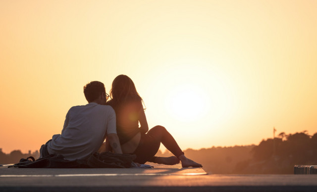 &Nu;έ&omicron;&sigmaf; έ&rho;&omega;&tau;&alpha;&sigmaf; &gamma;&iota;&alpha; &Epsilon;&lambda;&lambda;&eta;&nu;ί&delta;&alpha; &pi;&alpha;&rho;&omicron;&upsilon;&sigma;&iota;ά&sigma;&tau;&rho;&iota;&alpha; &ndash; &Pi;&omicron;&iota;&omicron;&sigmaf; &delta;&eta;&mu;&omicron;&sigma;&iota;&omicron;&gamma;&rho;ά&phi;&omicron;&sigmaf; &tau;&eta;&sigmaf; &laquo;έ&kappa;&lambda;&epsilon;&psi;&epsilon;&raquo; &tau;&eta;&nu; &kappa;&alpha;&rho;&delta;&iota;ά;