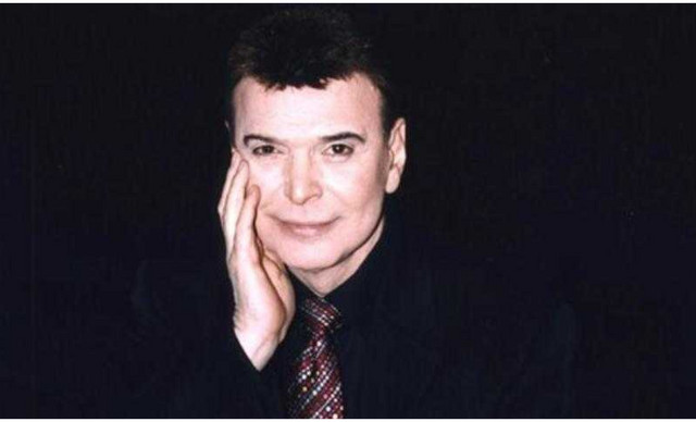 &Gamma;&iota;ώ&rho;&gamma;&omicron;&sigmaf; &Mu;&alpha;&rho;ί&nu;&omicron;&sigmaf;: &Sigma;&upsilon;&gamma;&kappa;&iota;&nu;&omicron;ύ&nu; &omicron;&iota; &alpha;&nu;&alpha;&rho;&tau;ή&sigma;&epsilon;&iota;&sigmaf; &tau;&omicron;&upsilon; &kappa;&alpha;&lambda;&lambda;&iota;&tau;&epsilon;&chi;&nu;&iota;&kappa;&omicron;ύ &kappa;ό&sigma;&mu;&omicron;&upsilon; &gamma;&iota;&alpha; &tau;&omicron; &theta;ά&nu;&alpha;&tau;ό &tau;&omicron;&upsilon;