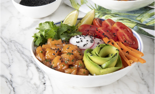 Nό&sigma;&tau;&iota;&mu;&eta; &sigma;&upsilon;&nu;&tau;&alpha;&gamma;ή &gamma;&iota;&alpha; poke bowl &mu;&epsilon; &tau;&alpha;&rho;&tau;ά&rho; &sigma;&omicron;&lambda;&omicron;&mu;&omicron;ύ