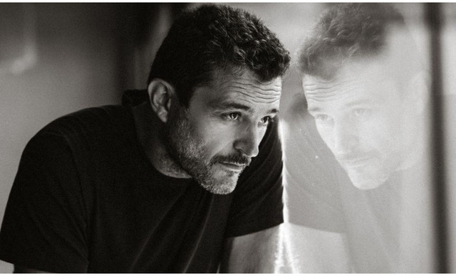 &Gamma;&iota;ώ&rho;&gamma;&omicron;&sigmaf; &Kappa;&alpha;&rho;&alpha;&mu;ί&chi;&omicron;&sigmaf;: &Tau;&iota; &tau;&omicron;&nu; έ&kappa;&alpha;&nu;&epsilon; &nu;&alpha; &alpha;&phi;ή&sigma;&epsilon;&iota; &tau;&eta;&nu; &Alpha;&mu;&epsilon;&rho;&iota;&kappa;ή &kappa;&alpha;&iota; &nu;&alpha; &epsilon;&pi;&iota;&sigma;&tau;&rho;έ&psi;&epsilon;&iota; &sigma;&tau;&eta;&nu; &Epsilon;&lambda;&lambda;ά&delta;&alpha;