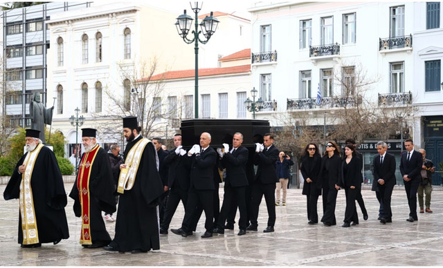 &Tau;&omicron; &tau;&epsilon;&lambda;&epsilon;&upsilon;&tau;&alpha;ί&omicron; &laquo;&alpha;&nu;&tau;ί&omicron;&raquo; &sigma;&tau;&eta; &mu;&epsilon;&gamma;ά&lambda;&eta; &kappa;&upsilon;&rho;ί&alpha; &tau;&omicron;&upsilon; &epsilon;&lambda;&lambda;&eta;&nu;&iota;&kappa;&omicron;ύ &pi;&epsilon;&nu;&tau;&alpha;&gamma;&rho;ά&mu;&mu;&omicron;&upsilon; (&Phi;&Omega;&Tau;&Omicron;)
