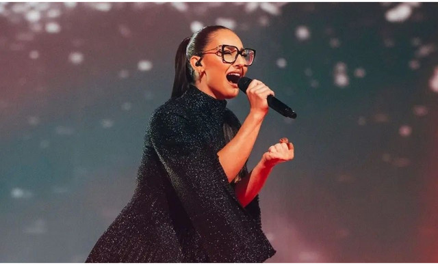 Klavdia: &Tau;&omicron; &mu;&epsilon;&gamma;ά&lambda;&omicron; &beta;ή&mu;&alpha; &sigma;&tau;&omicron; &epsilon;&xi;&omega;&tau;&epsilon;&rho;&iota;&kappa;ό &ndash; &Sigma;&upsilon;&nu;&epsilon;&rho;&gamma;&alpha;&sigma;ί&alpha;-έ&kappa;&pi;&lambda;&eta;&xi;&eta; &mu;&epsilon; &sigma;&tau;&alpha;&rho; &alpha;&pi;ό &tau;&eta;&nu; &Iota;&nu;&delta;ί&alpha;