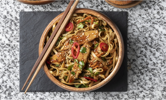 &Nu;ό&sigma;&tau;&iota;&mu;&eta; &sigma;&upsilon;&nu;&tau;&alpha;&gamma;ή &gamma;&iota;&alpha; &sigma;&alpha;&lambda;ά&tau;&alpha; &mu;&epsilon; noodles, &kappa;&omicron;&tau;ό&pi;&omicron;&upsilon;&lambda;&omicron; &kappa;&alpha;&iota; &sigma;ά&lambda;&tau;&sigma;&alpha; &tau;&epsilon;&rho;&iota;&gamma;&iota;ά&kappa;&iota;