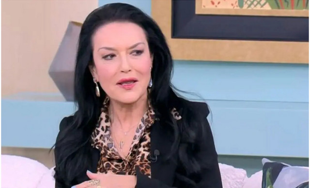 &Sigma;&upsilon;&gamma;&kappa;&lambda;&omicron;&nu;ί&zeta;&epsilon;&iota; &eta; &Epsilon;&lambda;έ&nu;&eta; &Phi;&iota;&lambda;ί&nu;&eta;: &laquo;Έ&chi;&omega; &beta;&iota;ώ&sigma;&epsilon;&iota; &sigma;&epsilon;&xi;&omicron;&upsilon;&alpha;&lambda;&iota;&kappa;ή &pi;&alpha;&rho;&epsilon;&nu;ό&chi;&lambda;&eta;&sigma;&eta; &kappa;&alpha;&iota; έ&chi;&omega; &chi;ά&sigma;&epsilon;&iota; &delta;&omicron;&upsilon;&lambda;&epsilon;&iota;έ&sigmaf;&raquo;