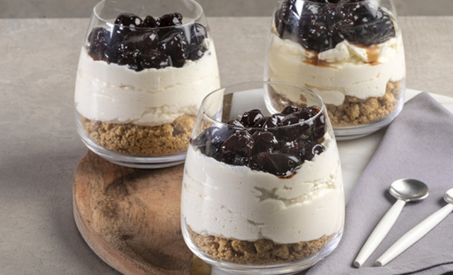 &Sigma;&upsilon;&nu;&tau;&alpha;&gamma;ή &gamma;&iota;&alpha; &alpha;&tau;&omicron;&mu;&iota;&kappa;ά cheesecakes &mu;&epsilon; crumble &phi;&omicron;&upsilon;&nu;&tau;&omicron;&upsilon;&kappa;&iota;&omicron;ύ &kappa;&alpha;&iota; &beta;ύ&sigma;&sigma;&iota;&nu;&omicron;