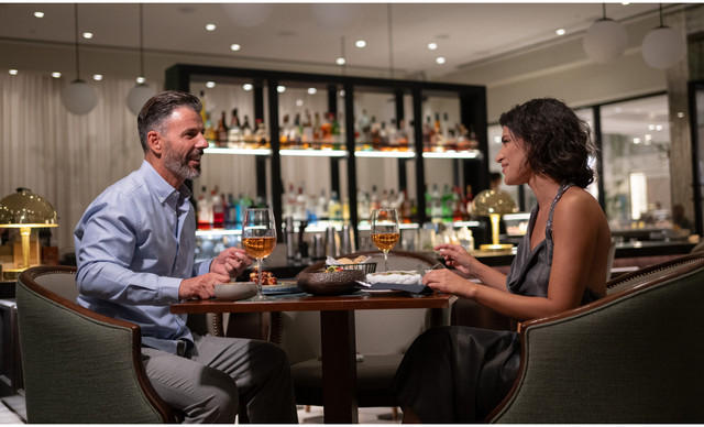 Mint Bar &sigma;&tau;&omicron; Hilton Nicosia: Έ&nu;&alpha;&sigmaf; &xi;&epsilon;&chi;&omega;&rho;&iota;&sigma;&tau;ό&sigmaf; &pi;&rho;&omicron;&omicron;&rho;&iota;&sigma;&mu;ό&sigmaf; &sigma;&tau;&omicron; &mu;&omicron;&nu;&alpha;&delta;&iota;&kappa;ό Hilton &tau;&eta;&sigmaf; &pi;&rho;&omega;&tau;&epsilon;ύ&omicron;&upsilon;&sigma;&alpha;&sigmaf;!