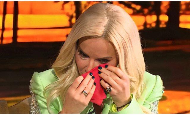 &laquo;&Lambda;ύ&gamma;&iota;&sigma;&epsilon;&raquo; &eta; &Mu;&alpha;&rho;ί&alpha; &Mu;&pi;&epsilon;&kappa;&alpha;&tau;ώ&rho;&omicron;&upsilon; &sigma;&tau;&omicron;&nu; &laquo;&alpha;έ&rho;&alpha;&raquo;