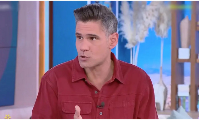 &Sigma;&omicron;&kappa;ά&rho;&epsilon;&iota; &omicron; &Delta;&eta;&mu;ή&tau;&rho;&eta;&sigmaf; &Omicron;&upsilon;&gamma;&gamma;&alpha;&rho;έ&zeta;&omicron;&sigmaf; &gamma;&iota;&alpha; &tau;&omicron; &tau;&rho;&omicron;&chi;&alpha;ί&omicron; &tau;&omicron;&upsilon;: &laquo;&Epsilon;ί&chi;&alpha; &kappa;&omicron;&iota;&mu;&eta;&theta;&epsilon;ί &sigma;&tau;&omicron; &alpha;&upsilon;&tau;&omicron;&kappa;ί&nu;&eta;&tau;&omicron;..&raquo;