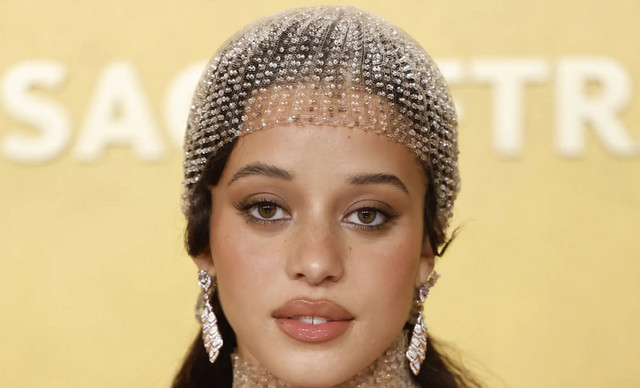 T&alpha; viral blurred lips &kappa;&upsilon;&rho;&iota;ά&rho;&chi;&eta;&sigma;&alpha;&nu; &sigma;&tau;&alpha; Actor Awards 2026 -&Alpha;&upsilon;&tau;έ&sigmaf; &upsilon;&iota;&omicron;&theta;έ&tau;&eta;&sigma;&alpha;&nu; &tau;&eta;&nu; &tau;ά&sigma;&eta;