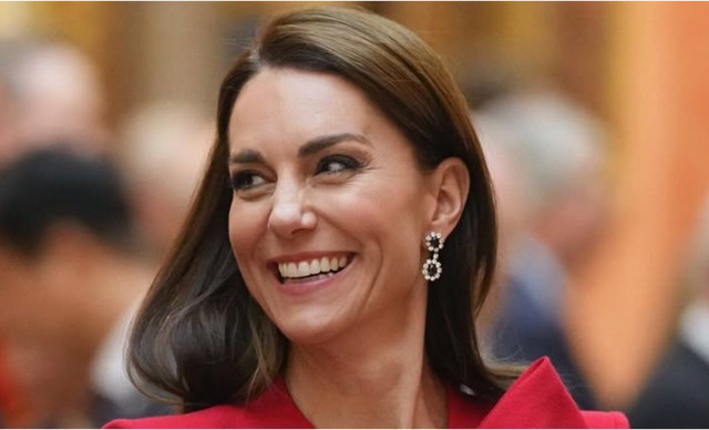 Kate Middleton:&nbsp;A&upsilon;&tau;ό &epsilon;ί&nu;&alpha;&iota; &tau;&omicron; &pi;&iota;&omicron; &tau;&omicron;&lambda;&mu;&eta;&rho;ό &kappa;&alpha;&pi;έ&lambda;&omicron; &pi;&omicron;&upsilon; έ&chi;&epsilon;&iota; &beta;ά&lambda;&epsilon;&iota; &pi;&omicron;&tau;έ (&Phi;&Omega;&Tau;&Omicron;)