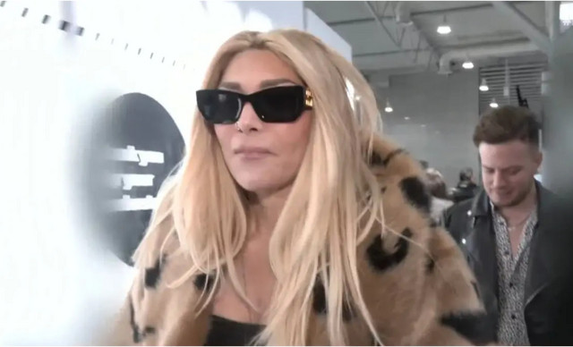 &Alpha;&gamma;&gamma;&epsilon;&lambda;&iota;&kappa;ή &Eta;&lambda;&iota;ά&delta;&eta;: &Eta; &alpha;&nu;&tau;ί&delta;&rho;&alpha;&sigma;ή &tau;&eta;&sigmaf; ό&tau;&alpha;&nu; &tau;&eta;&nu; &rho;ώ&tau;&eta;&sigma;&alpha;&nu; &gamma;&iota;&alpha; &tau;&eta;&nu; &alpha;&delta;&epsilon;&rho;&phi;ή &tau;&omicron;&upsilon; &Mu;&pi;ά&mu;&pi;&eta; &Lambda;&alpha;&zeta;&alpha;&rho;ί&delta;&eta;&nbsp;