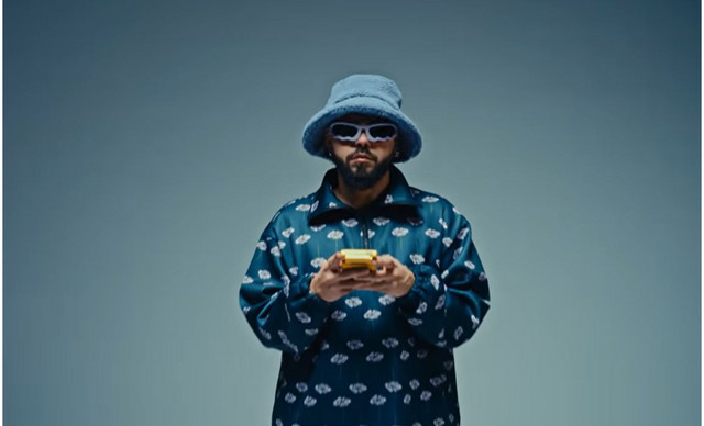 Akylas: &Alpha;&pi;&omicron;&theta;&epsilon;&omega;&tau;&iota;&kappa;ά &sigma;&chi;ό&lambda;&iota;&alpha; &gamma;&iota;&alpha; &tau;&omicron; videoclip &tau;&omicron;&upsilon; &laquo;Ferto&raquo; &ndash; &Theta;&alpha; &tau;&omicron; &laquo;&phi;έ&rho;&epsilon;&iota;&raquo;; (&Phi;&Omega;&Tau;&Omicron;)