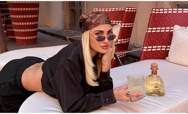 &Iota;&omega;ά&nu;&nu;&alpha; &Tau;&omicron;ύ&nu;&eta;: &Eta; &nu;έ&alpha; &sigma;&pi;ό&nu;&tau;&alpha; &gamma;&iota;&alpha; &tau;&omicron;&nu;&hellip; &pi;&rho;ώ&eta;&nu; (&Beta;&Iota;&Nu;&Tau;&Epsilon;&Omicron;)