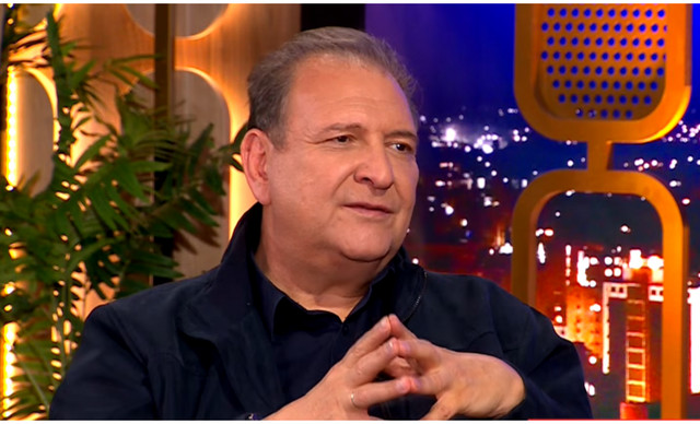 &Beta;ί&kappa;&tau;&omega;&rho;&alpha;&sigmaf; &Pi;&alpha;&pi;&alpha;&delta;ό&pi;&omicron;&upsilon;&lambda;&omicron;&sigmaf;: &laquo;&Alpha;&pi;ό &epsilon;&kappa;&epsilon;ί &pi;&omicron;&upsilon; &mu;&epsilon; &alpha;&gamma;&alpha;&pi;&omicron;ύ&sigma;&alpha;&nu; ό&lambda;&omicron;&iota;, ά&rho;&chi;&iota;&sigma;&alpha;&nu; &mu;&epsilon; &mu;&iota;&sigma;&omicron;ύ&nu;&raquo; (&Beta;&Iota;&Nu;&Tau;&Epsilon;&Omicron;)