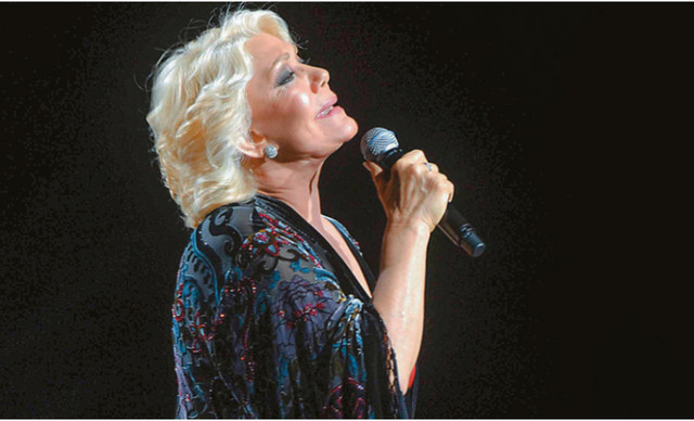 &Mu;&alpha;&rho;&iota;&nu;έ&lambda;&lambda;&alpha;: &Alpha;&upsilon;&tau;ό ή&tau;&alpha;&nu; &tau;&omicron; &sigma;&pi;ί&tau;&iota; &pi;&omicron;&upsilon; έ&mu;&epsilon;&nu;&epsilon; &pi;&rho;&iota;&nu; &pi;&epsilon;&theta;ά&nu;&epsilon;&iota; &ndash; &Eta; &beta;ί&lambda;&alpha; &sigma;&tau;&eta;&nu; &Kappa;&eta;&phi;&iota;&sigma;&iota;ά &pi;&omicron;&upsilon; &alpha;&gamma;ό&rho;&alpha;&sigma;&epsilon; &alpha;&pi;ό &tau;&eta;&nu; &Beta;&lambda;&alpha;&chi;&omicron;&pi;&omicron;ύ&lambda;&omicron;&upsilon; (&Phi;&Omega;&Tau;&Omicron;)