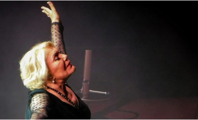 &Mu;&alpha;&rho;&iota;&nu;έ&lambda;&lambda;&alpha;: Ό&tau;&alpha;&nu; &gamma;ύ&rho;&iota;&sigma;&epsilon; &pi;ί&sigma;&omega; &omicron;&lambda;ό&kappa;&lambda;&eta;&rho;&omicron; &alpha;&epsilon;&rho;&omicron;&pi;&lambda;ά&nu;&omicron; &sigma;&tau;&eta; &Rho;ώ&mu;&eta;