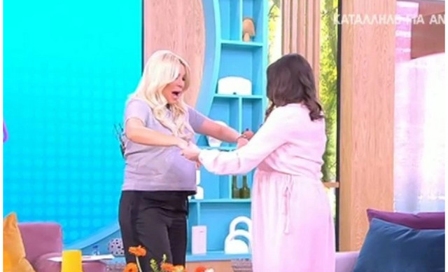 &Pi;&alpha;&sigma;ί&gamma;&nu;&omega;&sigma;&tau;&eta; &Epsilon;&lambda;&lambda;&eta;&nu;ί&delta;&alpha; &eta;&theta;&omicron;&pi;&omicron;&iota;ό&sigmaf; &alpha;&nu;&alpha;&kappa;&omicron;ί&nu;&omega;&sigma;&epsilon; &tau;&eta;&nu; &epsilon;&gamma;&kappa;&upsilon;&mu;&omicron;&sigma;ύ&nu;&eta; &tau;&eta;&sigmaf; on air &sigma;&tau;&eta;&nu; &Kappa;&alpha;&tau;&epsilon;&rho;ί&nu;&alpha; &Kappa;&alpha;&iota;&nu;&omicron;ύ&rho;&gamma;&iota;&omicron;&upsilon;