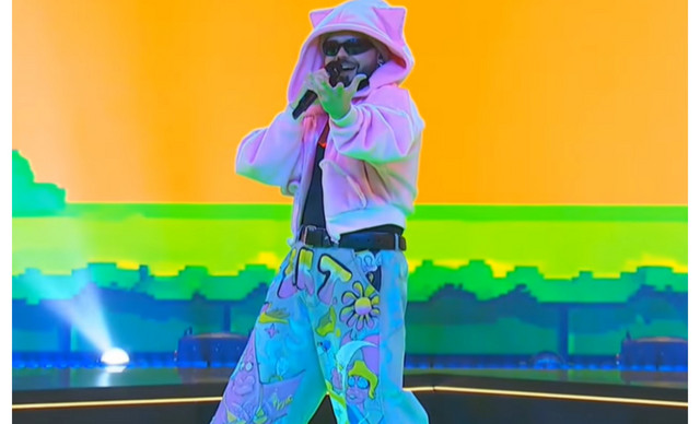 A&pi;&omicron;&theta;έ&omega;&sigma;&eta; &sigma;&tau;&eta; &sigma;&kappa;&eta;&nu;ή &tau;&omicron;&upsilon; &epsilon;&theta;&nu;&iota;&kappa;&omicron;ύ &tau;&epsilon;&lambda;&iota;&kappa;&omicron;ύ &tau;&eta;&sigmaf; &Sigma;&epsilon;&rho;&beta;ί&alpha;&sigmaf;: O Akylas &xi;&epsilon;&sigma;ή&kappa;&omega;&sigma;&epsilon; &tau;&omicron; &kappa;&omicron;&iota;&nu;ό &mu;&epsilon; &tau;&omicron; &laquo;ferto&raquo; (BINTEO)