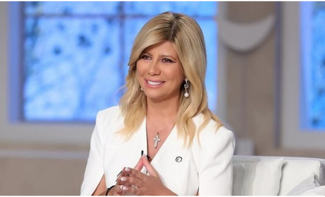 &Zeta;ή&nu;&alpha; &Kappa;&omicron;&upsilon;&tau;&sigma;&epsilon;&lambda;ί&nu;&eta;: &Rho;&alpha;&gamma;ί&zeta;&epsilon;&iota; &kappa;&alpha;&rho;&delta;&iota;έ&sigmaf; &eta; &alpha;&nu;ά&rho;&tau;&eta;&sigma;&eta; &gamma;&iota;&alpha; &tau;&alpha; 22 &chi;&rho;ό&nu;&iota;&alpha; &alpha;&pi;ό &tau;&omicron;&nu; &theta;ά&nu;&alpha;&tau;&omicron; &tau;&eta;&sigmaf; &mu;&eta;&tau;έ&rho;&alpha;&sigmaf; &tau;&eta;&sigmaf; (&Phi;&Omega;&Tau;&Omicron;)