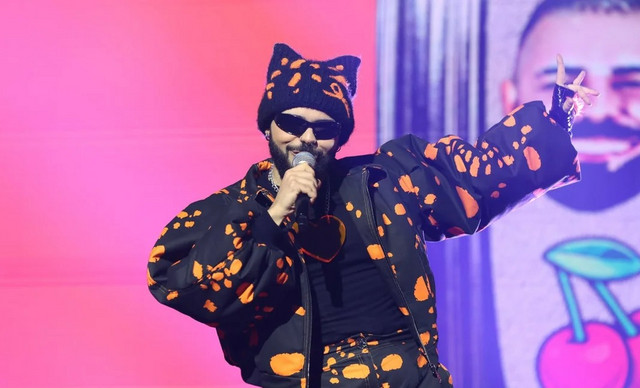 &Pi;&tau;ώ&sigma;&eta; &gamma;&iota;&alpha; &tau;&omicron;&nu; Akyla: H &pi;&rho;ώ&tau;&eta; &alpha;&nu;&tau;ί&delta;&rho;&alpha;&sigma;&eta; &kappa;&alpha;&iota; &omicron; &laquo;ά&sigma;&sigma;&omicron;&sigmaf; &sigma;&tau;&omicron; &mu;&alpha;&nu;ί&kappa;&iota;&raquo; &tau;&omicron;&upsilon;