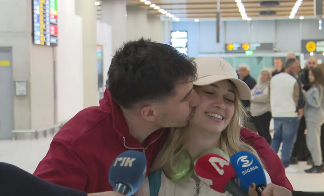 &laquo;&Epsilon;&pi;&epsilon;&theta;ύ&mu;&eta;&sigma;&alpha; &tau;&eta;&nu; &pi;ά&rho;&alpha; &pi;&omicron;&lambda;&lambda;ά, &delta;&epsilon;&nu; &epsilon;&beta;ά&lambda;&alpha;&mu;&epsilon; &mu;έ&sigma;&omicron;&nu;&raquo;: &Epsilon;&pi;έ&sigma;&tau;&rho;&epsilon;&psi;&epsilon; &sigma;&tau;&eta;&nu; &Kappa;ύ&pi;&rho;&omicron; &eta; &alpha;&rho;&rho;&alpha;&beta;&omega;&nu;&iota;&alpha;&sigma;&tau;&iota;&kappa;&iota;ά &tau;&omicron;&upsilon; &Phi;&epsilon;&iota;&delta;ί&alpha;