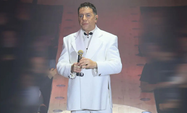 &Gamma;&iota;ώ&rho;&gamma;&omicron;&sigmaf; &Mu;&alpha;&zeta;&omega;&nu;ά&kappa;&eta;&sigmaf;: &Eta; &nu;έ&alpha; &epsilon;&kappa;&kappa;&epsilon;&nu;&tau;&rho;&iota;&kappa;ή &tau;&omicron;&upsilon; &epsilon;&mu;&phi;ά&nu;&iota;&sigma;&eta; &mu;&epsilon; &kappa;ό&kappa;&kappa;&iota;&nu;&alpha; &mu;&alpha;&lambda;&lambda;&iota;ά (&Phi;&Omega;&Tau;&Omicron;)