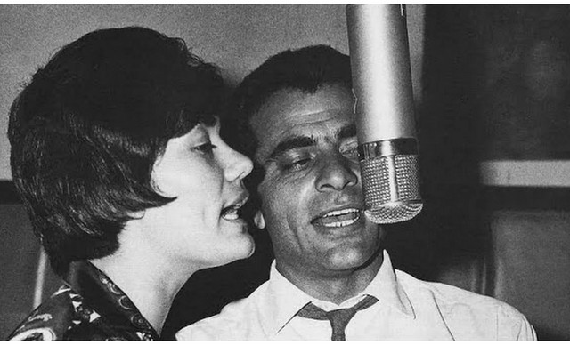 &Mu;&alpha;&rho;&iota;&nu;έ&lambda;&lambda;&alpha;: &Omicron; &theta;&upsilon;&epsilon;&lambda;&lambda;ώ&delta;&eta;&sigmaf; έ&rho;&omega;&tau;&alpha;&sigmaf; &mu;&epsilon; &tau;&omicron;&nu; &Sigma;&tau;έ&lambda;&iota;&omicron;&sigmaf; &Kappa;&alpha;&zeta;&alpha;&nu;&tau;&zeta;ί&delta;&eta;&sigmaf;, &omicron; &gamma;ά&mu;&omicron;&sigmaf; &kappa;&alpha;&iota; &omicron; &chi;&omega;&rho;&iota;&sigma;&mu;ό&sigmaf;