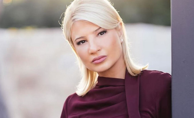 &Phi;&alpha;ί&eta; &Sigma;&kappa;&omicron;&rho;&delta;ά: &Mu;ί&lambda;&eta;&sigma;&epsilon; &pi;&rho;ώ&tau;&eta; &phi;&omicron;&rho;ά &gamma;&iota;&alpha; &tau;&omicron; &gamma;ά&mu;&omicron; &tau;&eta;&sigmaf; on air