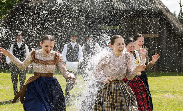 &Alpha;&upsilon;&tau;ά &epsilon;ί&nu;&alpha;&iota; &tau;&alpha; &pi;&iota;&omicron; &pi;&alpha;&rho;ά&xi;&epsilon;&nu;&alpha; &Pi;&alpha;&sigma;&chi;&alpha;&lambda;&iota;&nu;ά έ&theta;&iota;&mu;&alpha; &sigma;&tau;&omicron;&nu; &kappa;ό&sigma;&mu;&omicron; &ndash; &Delta;&epsilon;&nu; &theta;&alpha; &tau;&omicron; &pi;&iota;&sigma;&tau;έ&psi;&epsilon;&iota;&sigmaf;!