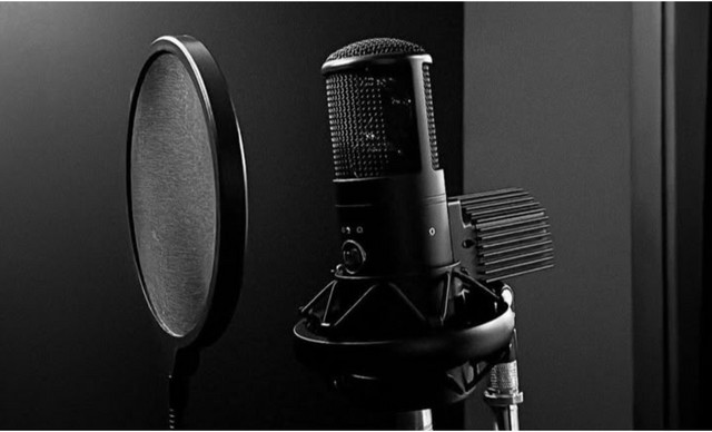 &laquo;&Gamma;&iota;&alpha; &kappa;ά&pi;&omicron;&iota;&omicron; &lambda;ό&gamma;&omicron; &delta;&epsilon;&nu; &pi;&alpha;ί&zeta;&omicron;&upsilon;&nu; &tau;&alpha; &tau;&rho;&alpha;&gamma;&omicron;ύ&delta;&iota;&alpha; &mu;&omicron;&upsilon; &sigma;&tau;&omicron; &rho;&alpha;&delta;&iota;ό&phi;&omega;&nu;&omicron;, &delta;&epsilon;&nu; έ&chi;&epsilon;&iota; &pi;&alpha;&iota;&chi;&tau;&epsilon;ί &kappa;&alpha;&nu;έ&nu;&alpha;&raquo;