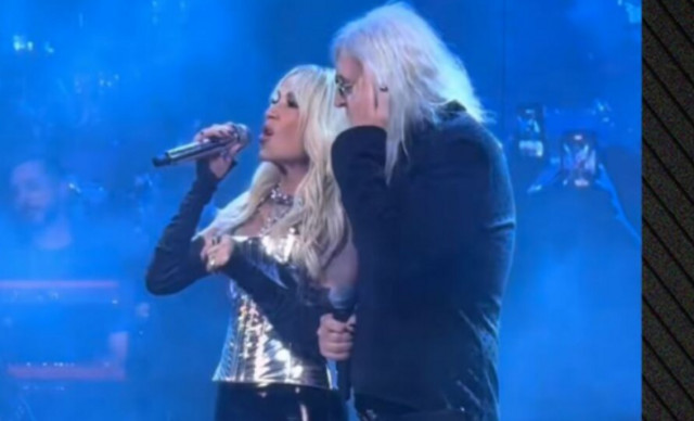 &Alpha;&upsilon;&lambda;&alpha;ί&alpha; &gamma;&iota;&alpha; &tau;&eta;&nu; &Beta;ί&sigma;&sigma;&eta; &sigma;&tau;&omicron; Hotel &Epsilon;&rho;&mu;&omicron;ύ: &Tau;&rho;&alpha;&gamma;&omicron;ύ&delta;&eta;&sigma;&epsilon; &mu;&epsilon; &tau;&omicron;&nu; &Kappa;&alpha;&rho;&beta;έ&lambda;&alpha; &kappa;&alpha;&iota; &alpha;&nu;&alpha;&kappa;&omicron;ί&nu;&omega;&sigma;&epsilon; &sigma;&upsilon;&nu;&alpha;&upsilon;&lambda;ί&alpha; &sigma;&tau;&omicron; &Omicron;&Alpha;&Kappa;&Alpha;