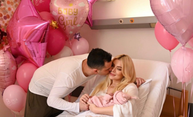 &Kappa;&alpha;&tau;&epsilon;&rho;ί&nu;&alpha; &Kappa;&alpha;&iota;&nu;&omicron;ύ&rho;&gamma;&iota;&omicron;&upsilon; &ndash; &Pi;&alpha;&nu;&alpha;&gamma;&iota;ώ&tau;&eta;&sigmaf; &Kappa;&omicron;&upsilon;&tau;&sigma;&omicron;&upsilon;&mu;&pi;ή&sigmaf;: &Alpha;&nu;έ&beta;&alpha;&sigma;&alpha;&nu; &tau;&eta;&nu; &pi;&rho;ώ&tau;&eta; &phi;&omega;&tau;&omicron;&gamma;&rho;&alpha;&phi;ί&alpha; &mu;&epsilon; &tau;&eta;&nu; &kappa;ό&rho;&eta; &tau;&omicron;&upsilon;&sigmaf;