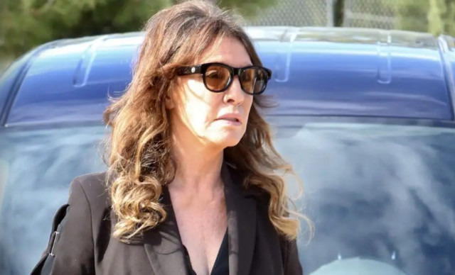 &Alpha;&nu;&tau;έ&delta;&rho;&alpha;&sigma;&epsilon; &eta; &Beta;ά&nu;&alpha; &Mu;&pi;ά&rho;&mu;&pi;&alpha; &alpha;&pi;ό &Sigma;&alpha;&nu;&tau;&omicron;&rho;ί&nu;&eta;: &laquo;&Delta;&epsilon;&nu; &gamma;ί&nu;&epsilon;&tau;&alpha;&iota; &nu;&alpha; &pi;&epsilon;&rho;&nu;ά&mu;&epsilon; &kappa;&alpha;&lambda;ά &kappa;&alpha;&iota; &delta;ί&pi;&lambda;&alpha; &mu;&alpha;&sigmaf; &nu;&alpha; &sigma;&kappa;&omicron;&tau;ώ&nu;&omicron;&nu;&tau;&alpha;&iota; ά&nu;&theta;&rho;&omega;&pi;&omicron;&iota;&raquo;