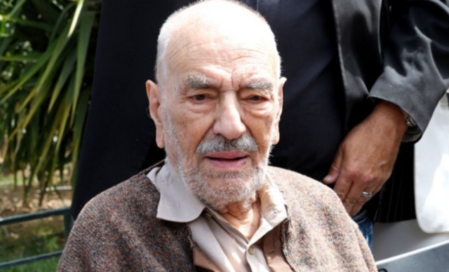 &Sigma;&upsilon;&gamma;&kappa;&lambda;&omicron;&nu;ί&zeta;&epsilon;&iota; &omicron; &Delta;&eta;&mu;ή&tau;&rho;&eta;&sigmaf; &Kappa;&alpha;&lambda;&lambda;&iota;&beta;&omega;&kappa;ά&sigmaf;: &ldquo;&Psi;ά&chi;&nu;&omega; &tau;&rho;ό&pi;&omicron; &nu;&alpha; &phi;ύ&gamma;&omega; &alpha;&pi;&rsquo; &tau;&eta; &zeta;&omega;ή&rdquo;