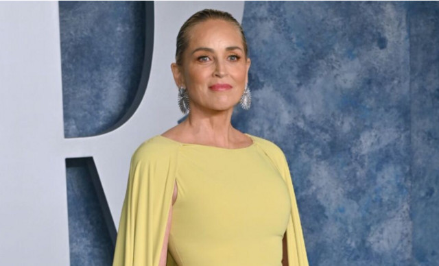 H &Sigma;ά&rho;&omicron;&nu; &Sigma;&tau;ό&omicron;&upsilon;&nu; &alpha;&pi;&omicron;&kappa;ά&lambda;&upsilon;&psi;&epsilon; &pi;&omicron;&iota;&omicron;&sigmaf; &eta;&theta;&omicron;&pi;&omicron;&iota;ό&sigmaf; &phi;&iota;&lambda;ά&epsilon;&iota; &kappa;&alpha;&lambda;ύ&tau;&epsilon;&rho;&alpha; &sigma;&tau;&omicron; &Chi;ό&lambda;&iota;&gamma;&omicron;&upsilon;&nu;&tau;