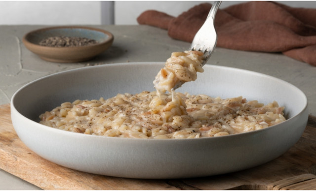 &Nu;ό&sigma;&tau;&iota;&mu;&eta; &sigma;&upsilon;&nu;&tau;&alpha;&gamma;ή &gamma;&iota;&alpha; &kappa;&rho;&iota;&theta;&alpha;&rho;ό&tau;&omicron; cacio e pepe