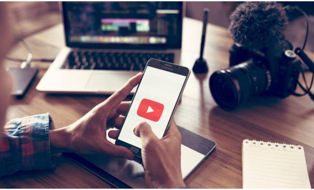 &Sigma;&upsilon;&gamma;&kappa;&iota;&nu;&epsilon;ί &gamma;&nu;&omega;&sigma;&tau;ό&sigmaf; Έ&lambda;&lambda;&eta;&nu;&alpha;&sigmaf; YouTuber &mu;&epsilon; &tau;&omicron; &mu;ή&nu;&upsilon;&mu;ά &tau;&omicron;&upsilon; &mu;&epsilon;&tau;ά &tau;&eta; &delta;&iota;ά&gamma;&nu;&omega;&sigma;&eta; &kappa;&alpha;&rho;&kappa;ί&nu;&omicron;&upsilon; (&Beta;&Iota;&Nu;&Tau;&Epsilon;&Omicron;)