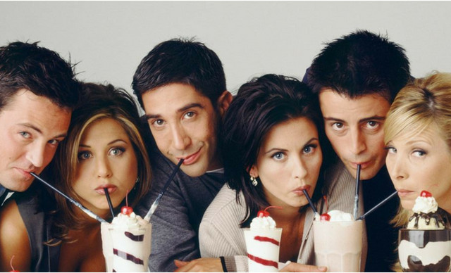 Friends: &Eta; &nu;ύ&chi;&tau;&alpha; &pi;&rho;&iota;&nu; &tau;&omicron; 1&omicron; &gamma;ύ&rho;&iota;&sigma;&mu;&alpha; &kappa;&alpha;&iota; &pi;ώ&sigmaf; έ&xi;&iota; ά&gamma;&nu;&omega;&sigma;&tau;&omicron;&iota; έ&gamma;&iota;&nu;&alpha;&nu; &omicron;&iota; &pi;&iota;&omicron; &alpha;&gamma;&alpha;&pi;&eta;&mu;έ&nu;&omicron;&iota; &laquo;&phi;ί&lambda;&omicron;&iota;&raquo; &tau;&omicron;&upsilon; &kappa;ό&sigma;&mu;&omicron;&upsilon; (&Phi;&Omega;&Tau;&Omicron;)