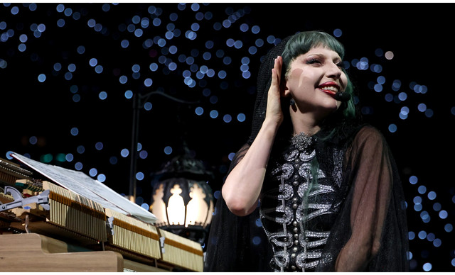 Lady Gaga: &Alpha;&kappa;ύ&rho;&omega;&sigma;&epsilon; &tau;&epsilon;&lambda;&epsilon;&upsilon;&tau;&alpha;ί&alpha; &sigma;&tau;&iota;&gamma;&mu;ή &sigma;&upsilon;&nu;&alpha;&upsilon;&lambda;ί&alpha;